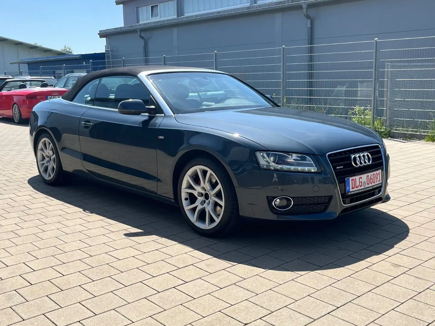 Audi A5 Cabriolet 3.2 FSI quattro TÜV NEU Gris - 2