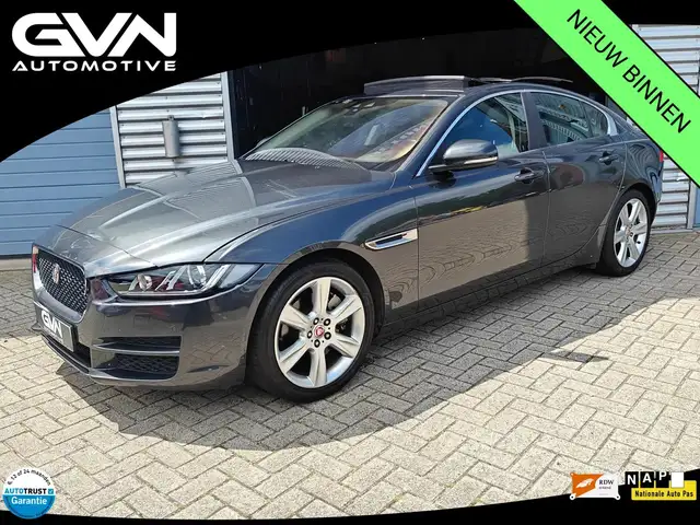 Jaguar XE 2.0 240PK Panoramadak | Memory Stoelen | USA-uitvo