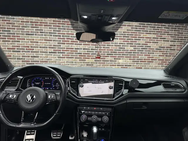 Volkswagen T-Roc view 10