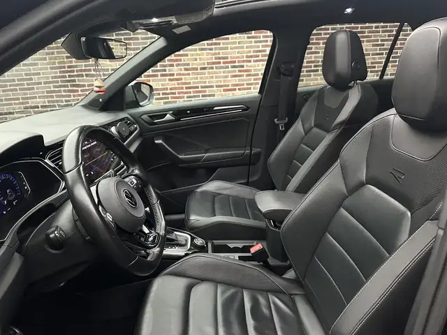 Volkswagen T-Roc view 12