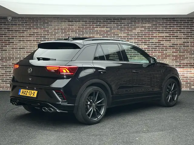 Volkswagen T-Roc view 2