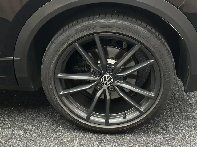 Volkswagen T-Roc view 8