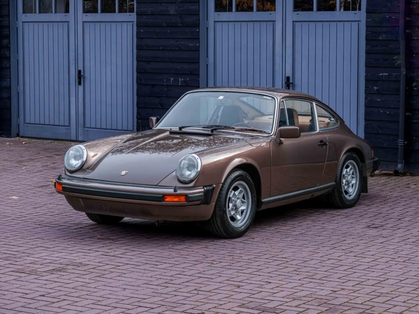 Porsche 911 S Coupe Bruin - 1
