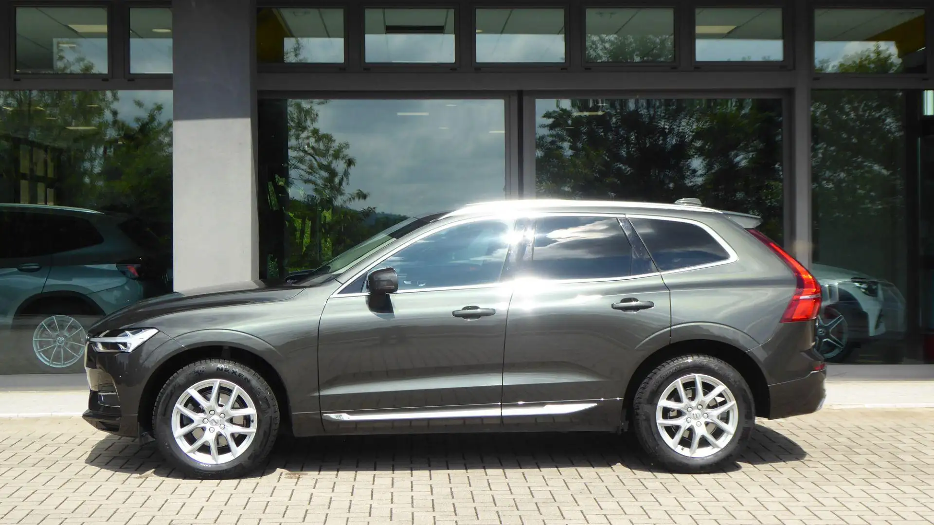 Volvo XC60 D4 AWD Geartronic Inscription Gris - 2
