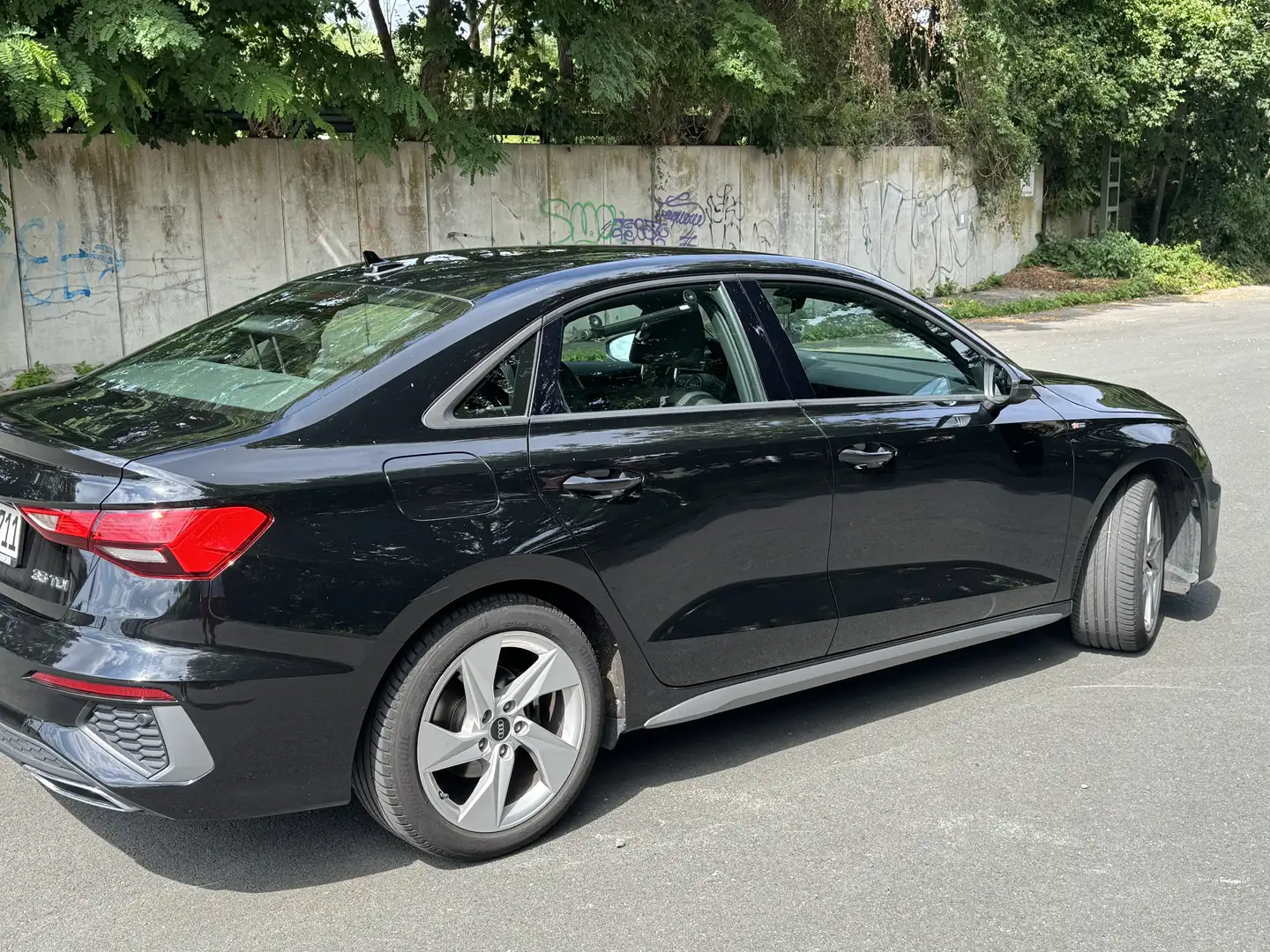 Audi A3 35 TDI S line Schwarz - 2