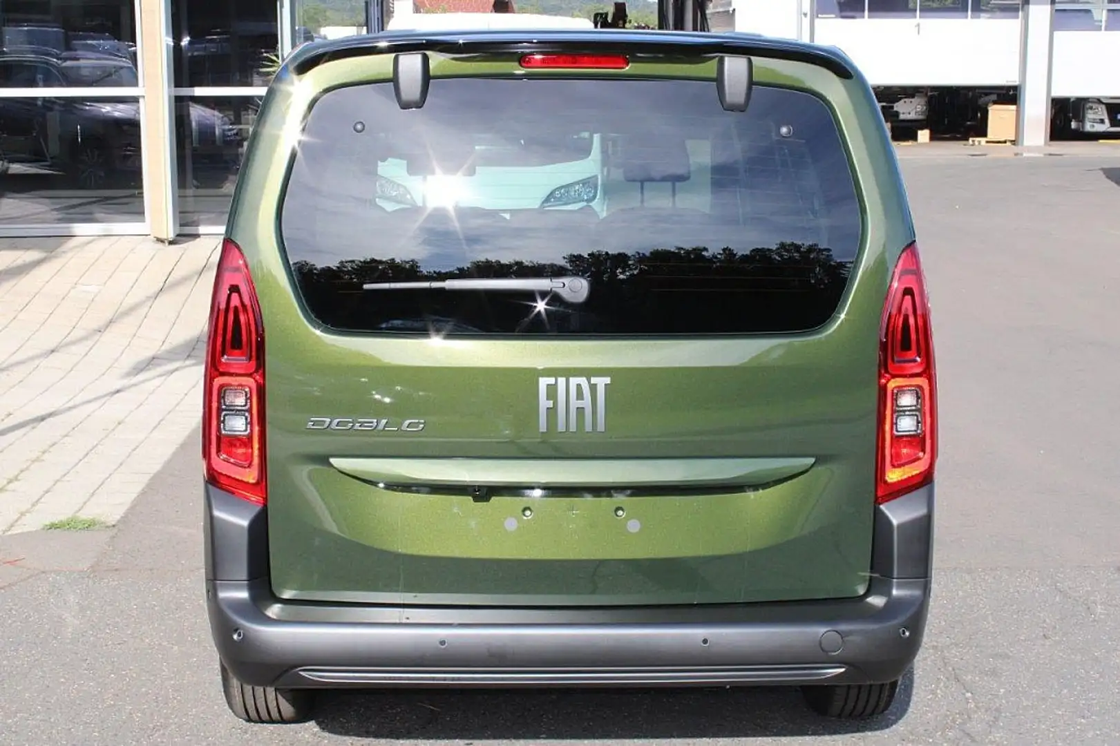 Fiat Doblo Kombi extra Lang 130 Automatik 7Sitze Full Opt.... Grün - 2