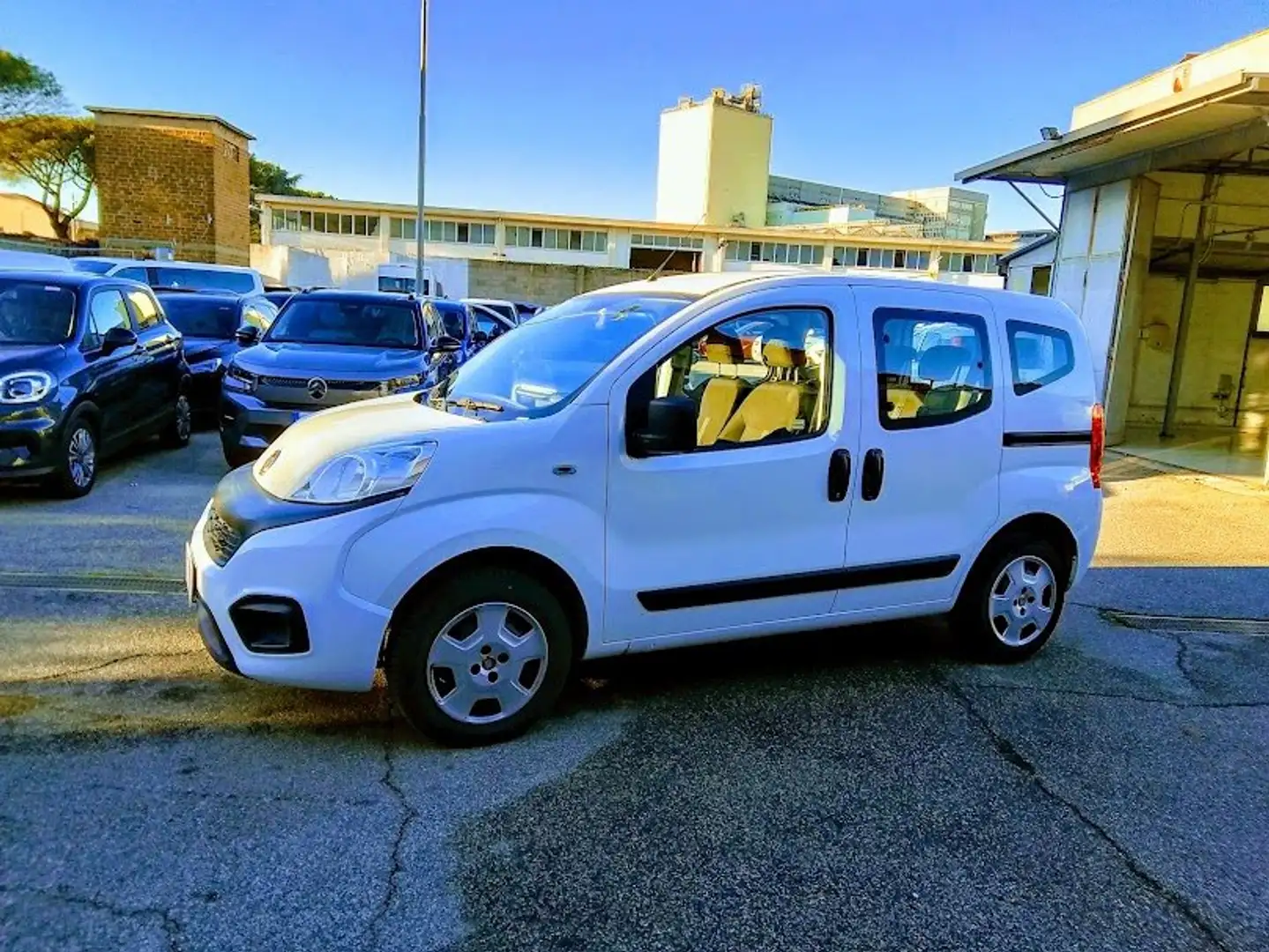Fiat Qubo Qubo 2017 1.4 8v Easy 77cv my19 Bianco - 1