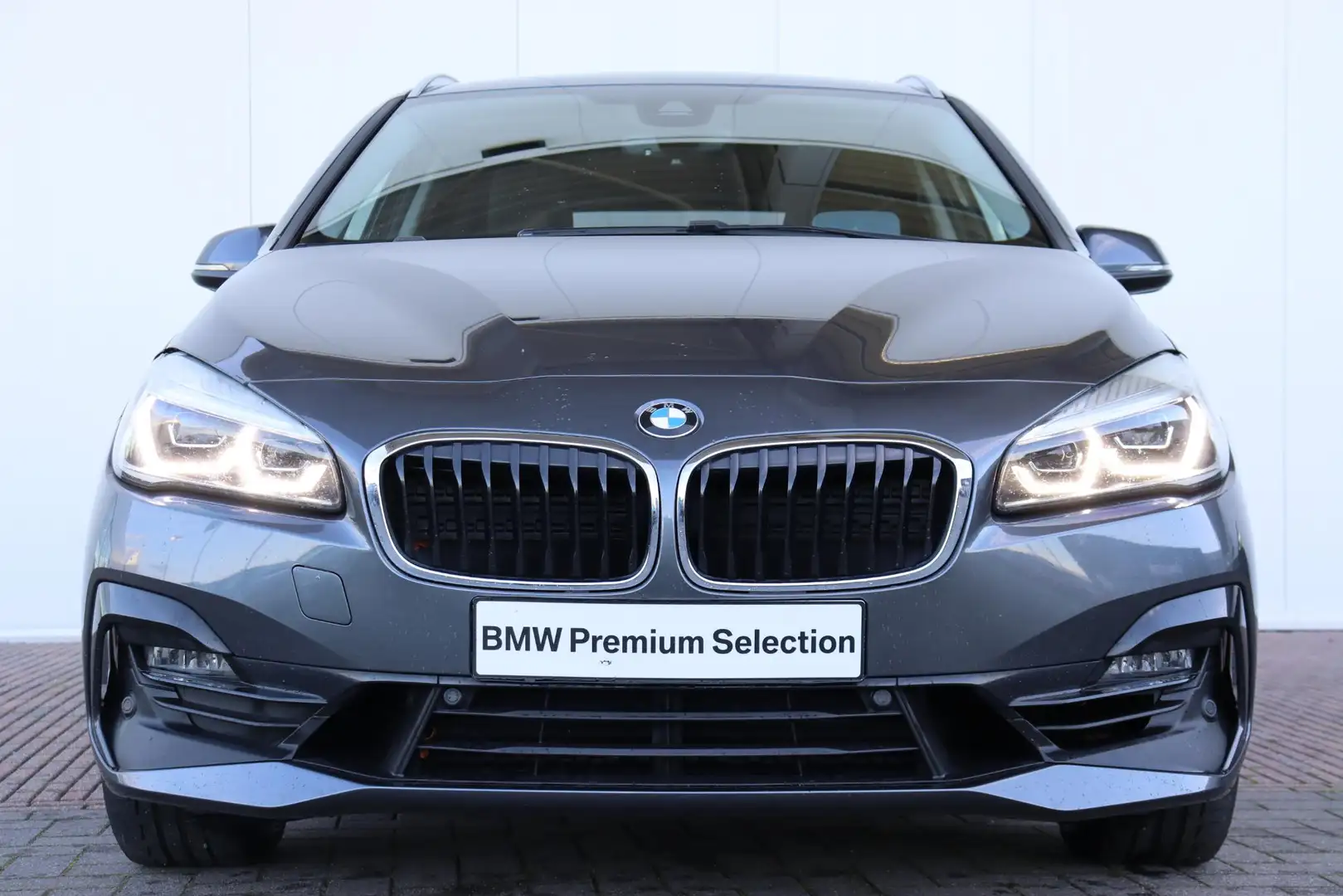 BMW 220 2-serie Active Tourer 220i Executive Edition Sport Grau - 2