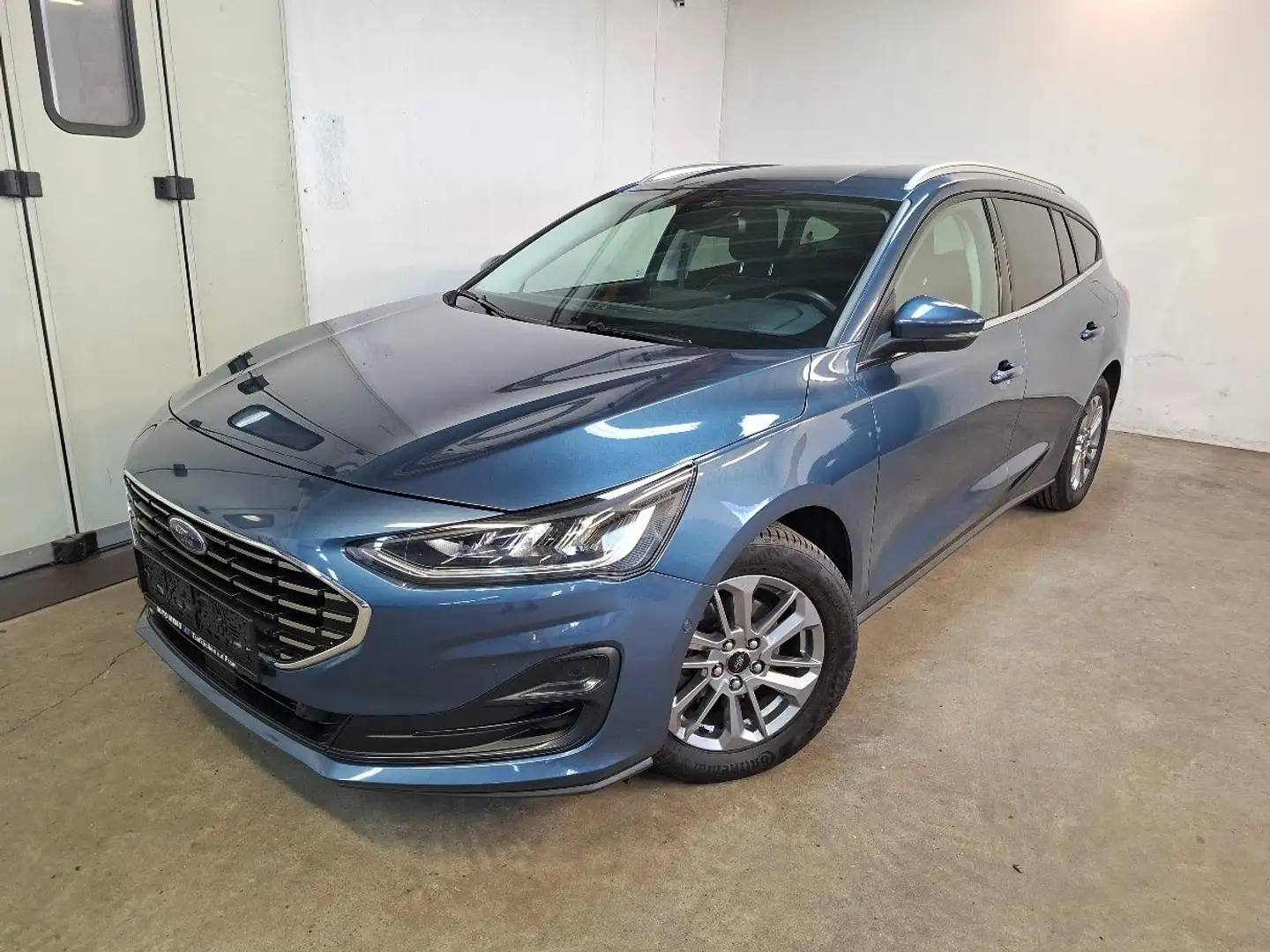 Ford Focus Kombi 1.5 EcoBlue Titanium Aut. Winter-Paket Blau - 1