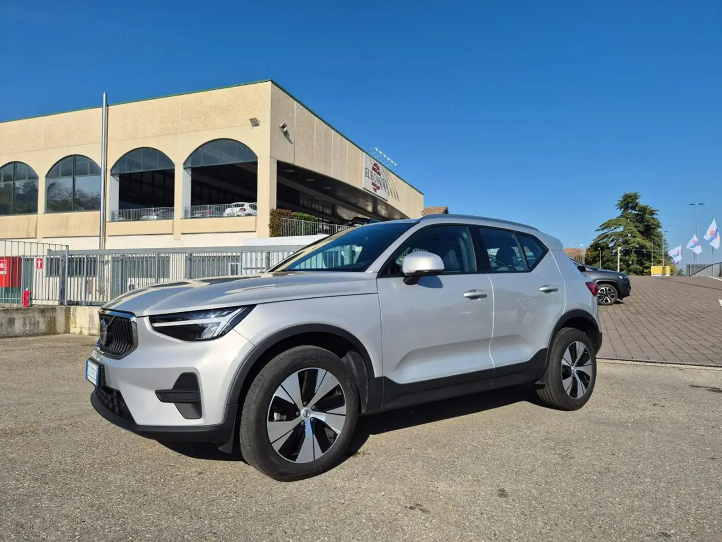 Volvo XC40 B3 automatico Core Argent - 2