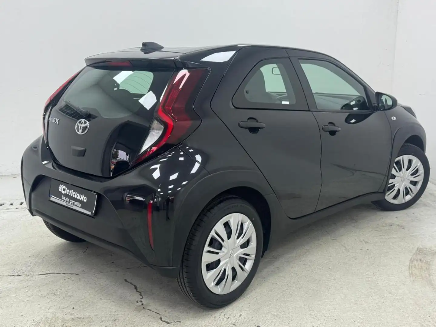Toyota Aygo X 1.0 VVT-i 72 CV 5 porte Active Nero - 2