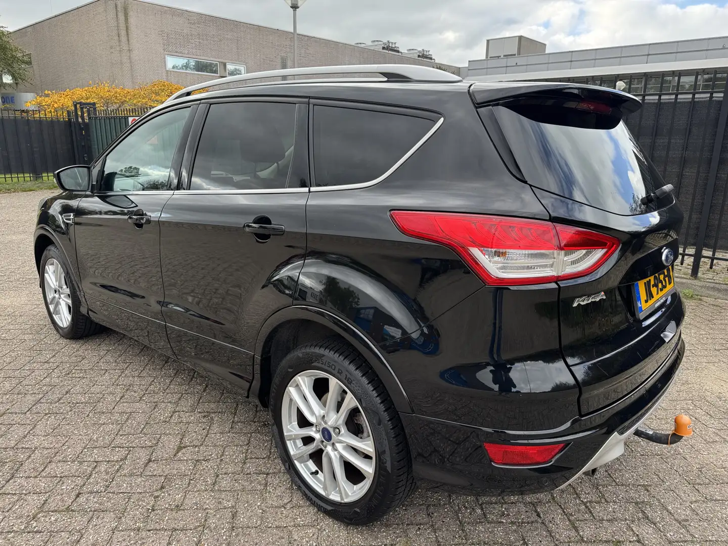 Ford Kuga 1.5 Titanium Styling Pack Leer/Stoelver/Clima/Navi Zwart - 2