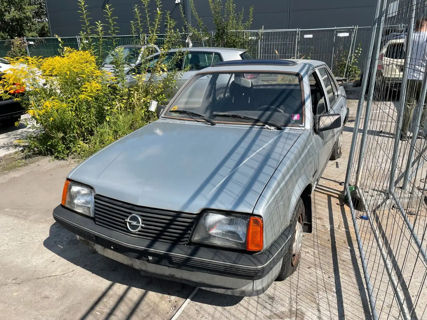 Opel Ascona Silber - 1