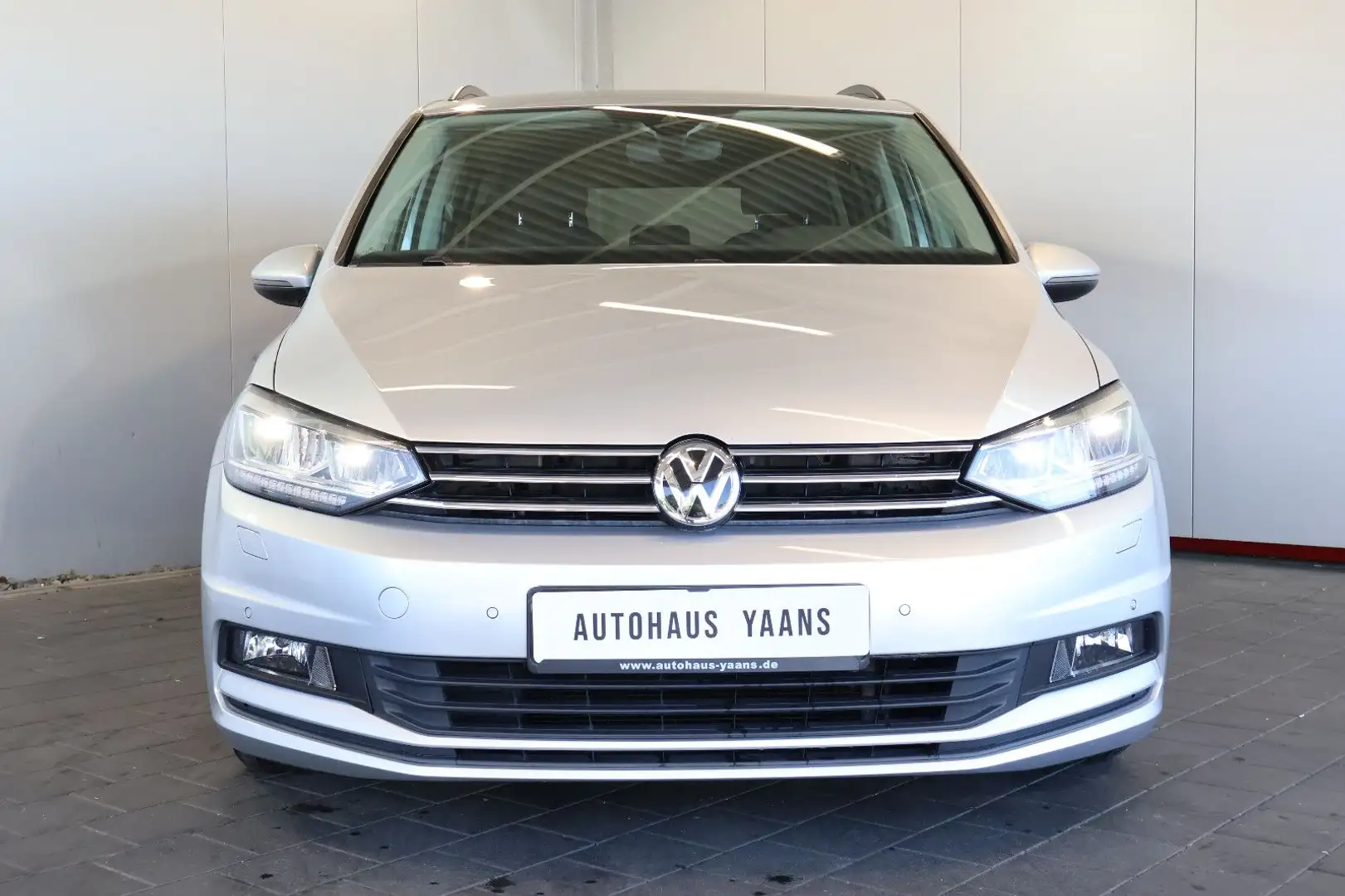 Volkswagen Touran 1.6 TDI DSG Comf. ACC+SIDE+KAM+LED+7 SITZ Argent - 2