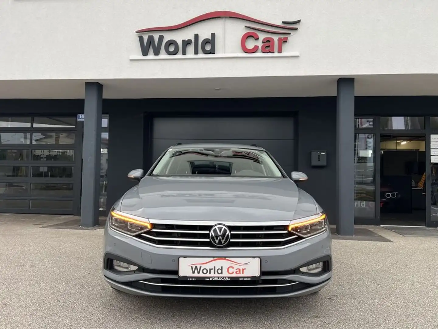 Volkswagen Passat Variant 2,0 SCR TDI DSG MATRIX-Navi-R.Kame Gris - 2