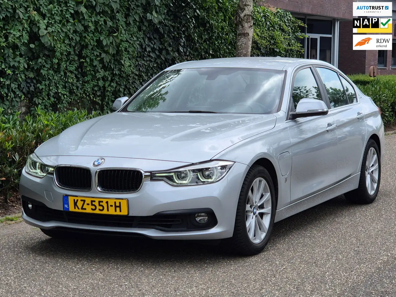 BMW 330