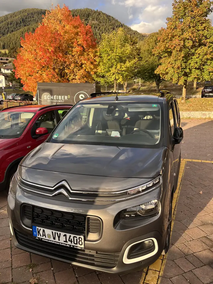 Citroen Berlingo XL BlueHDi 130 SHINE — photo 1 of 13