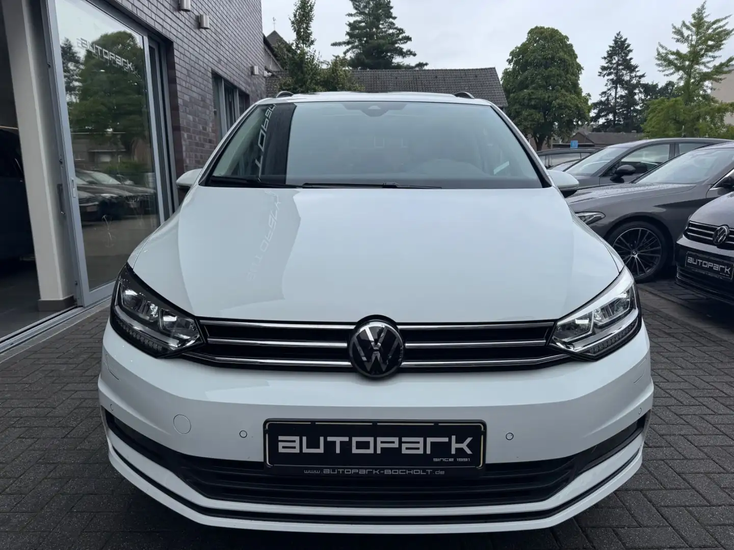 Volkswagen Touran Comfortline Busines PANO AHK EasyOpen RFK Alb - 2
