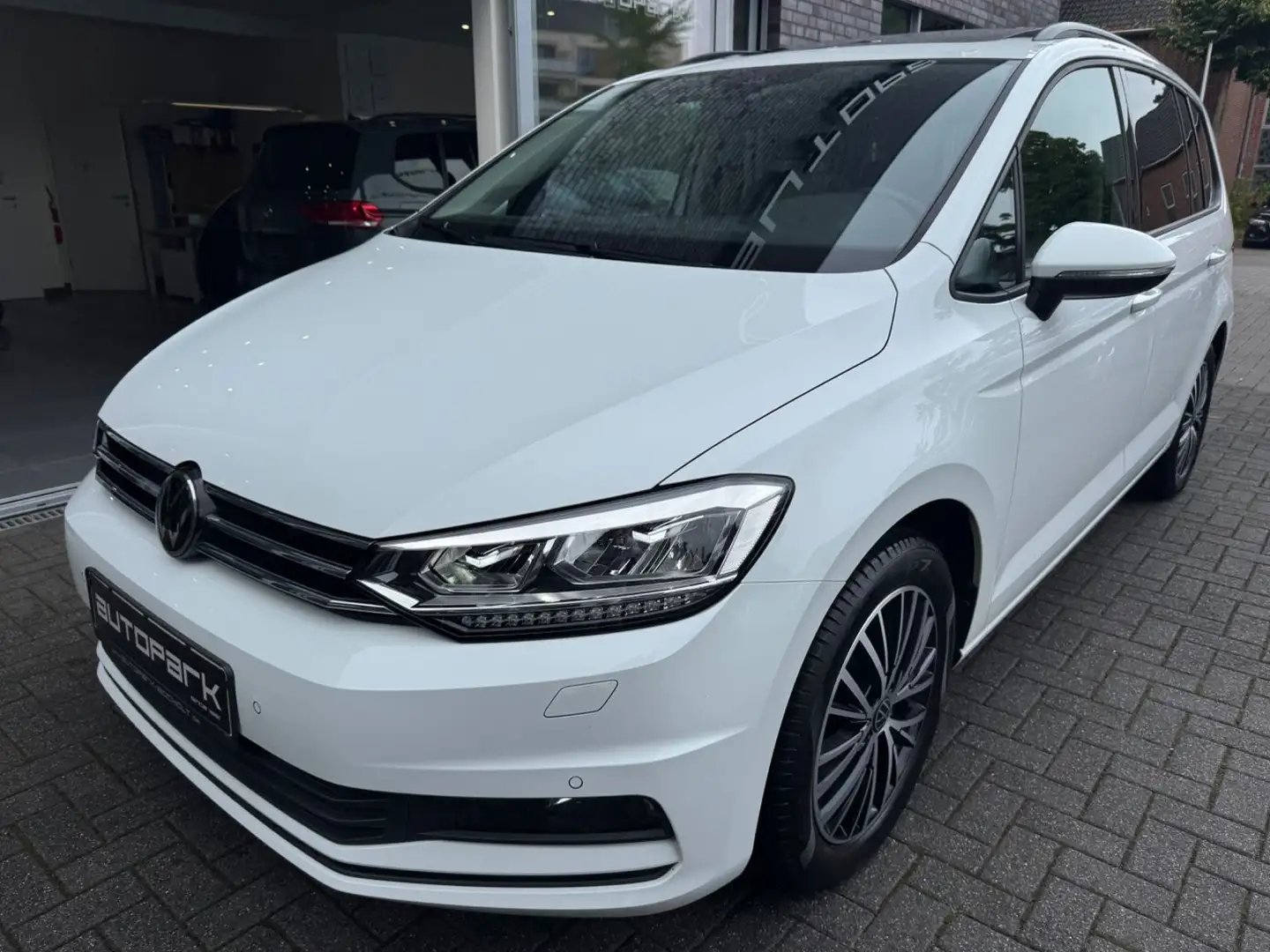 Volkswagen Touran Comfortline Busines PANO AHK EasyOpen RFK Alb - 1