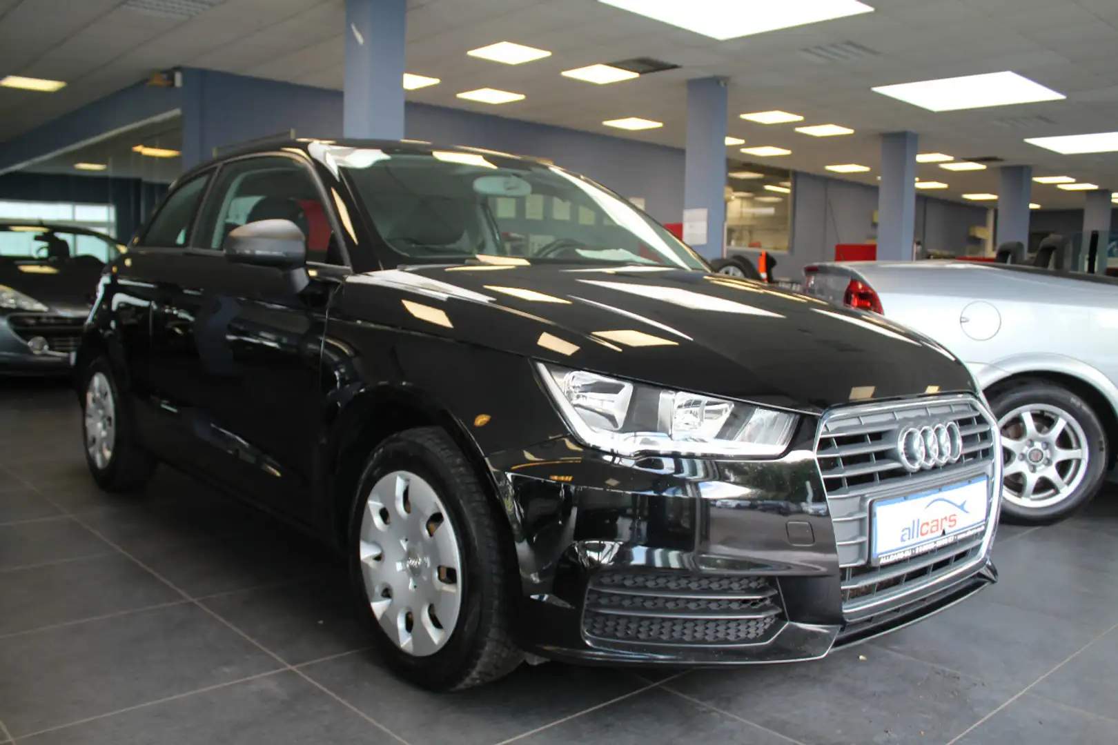Audi A1 1.0 TFSI ultra Schwarz - 1