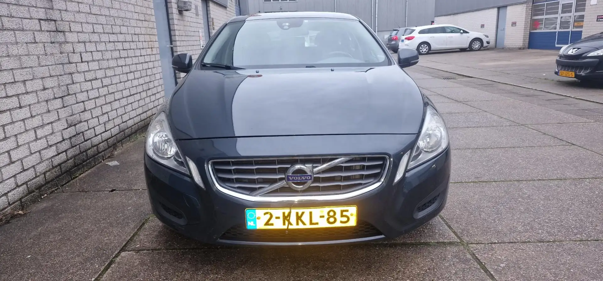 Volvo V60 1.6 T3 Momentum 1e eigenaar NAP Airco... Gris - 2