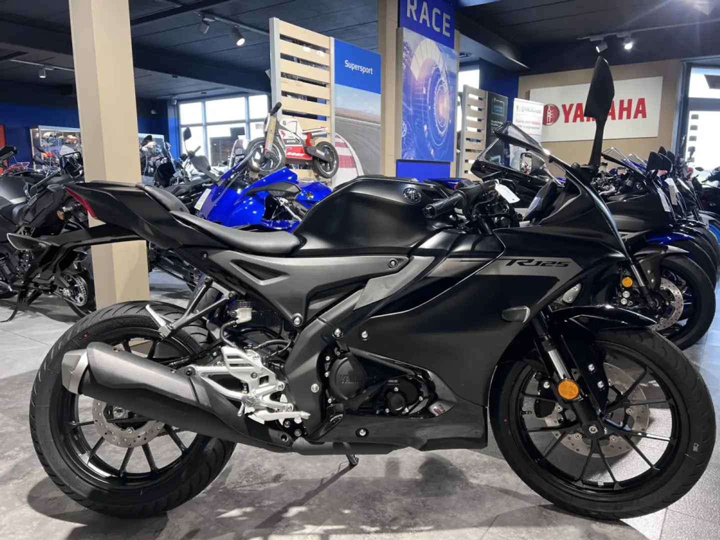 Yamaha YZF-R125 Albastru - 1