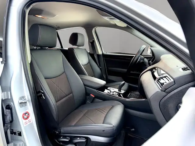 BMW X4 view 21