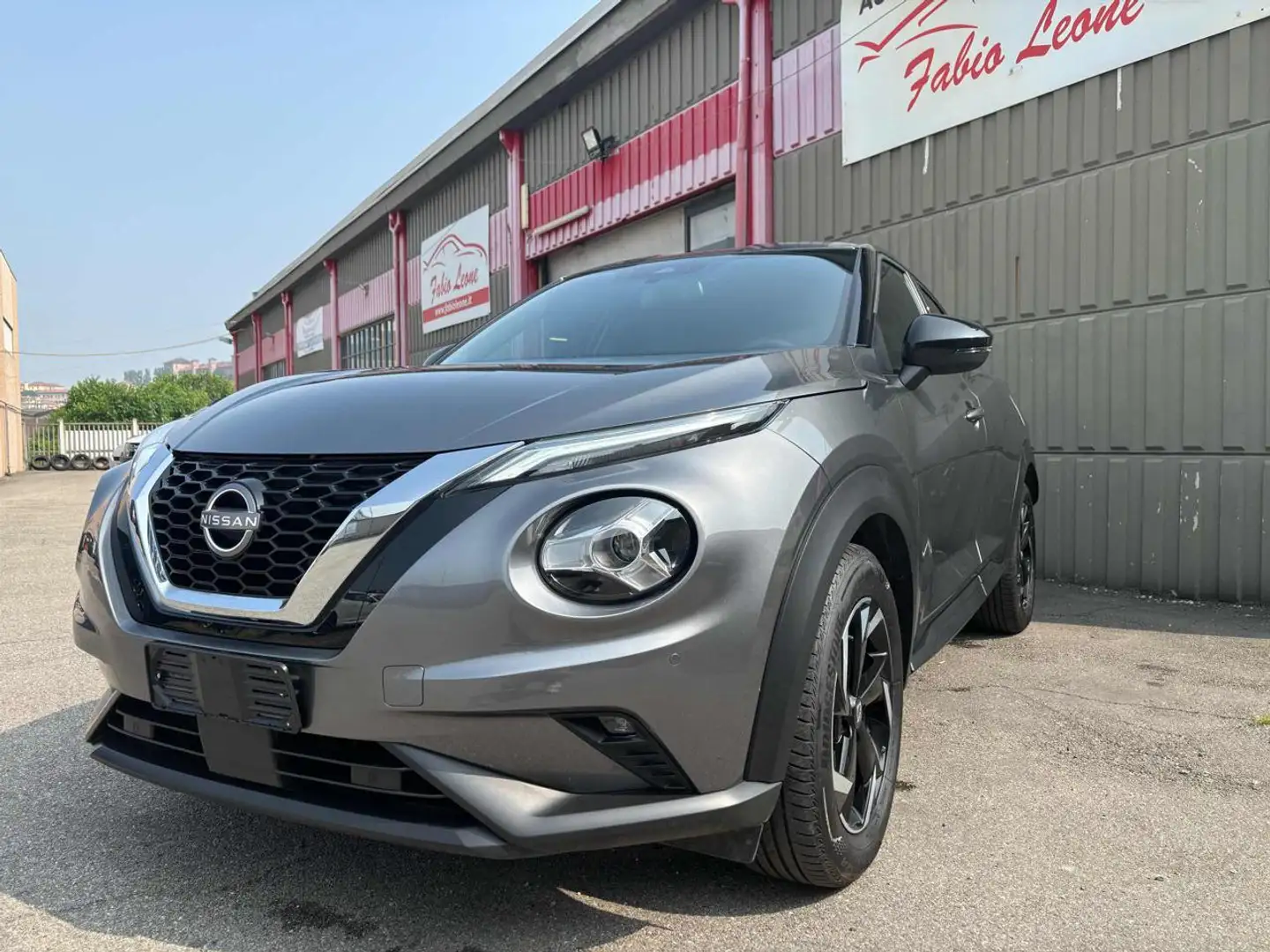 Nissan Juke 1.0 DIG-T 114 CV N-Connecta Grigio - 1