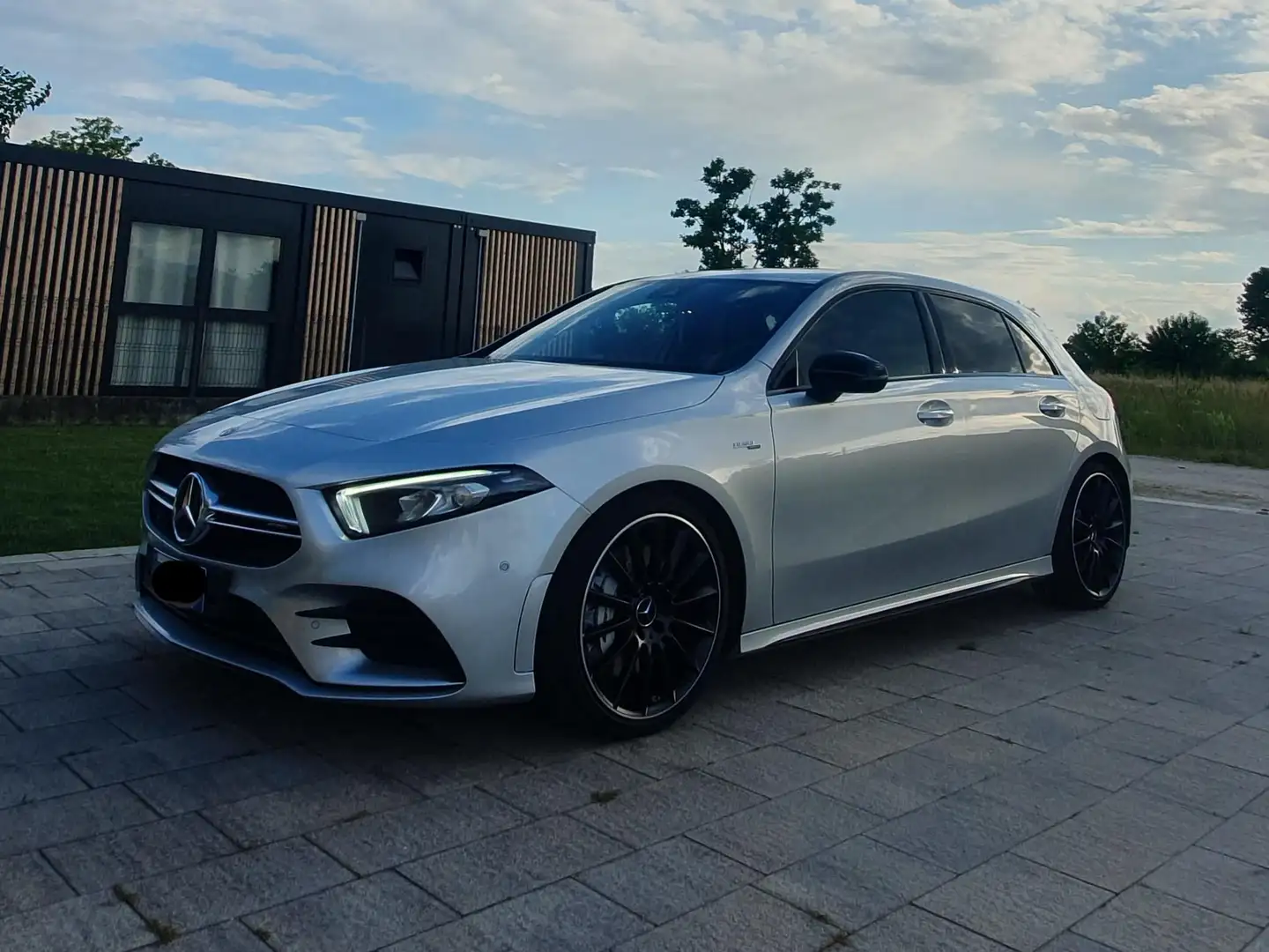 Mercedes-Benz A 35 AMG Argintiu - 1