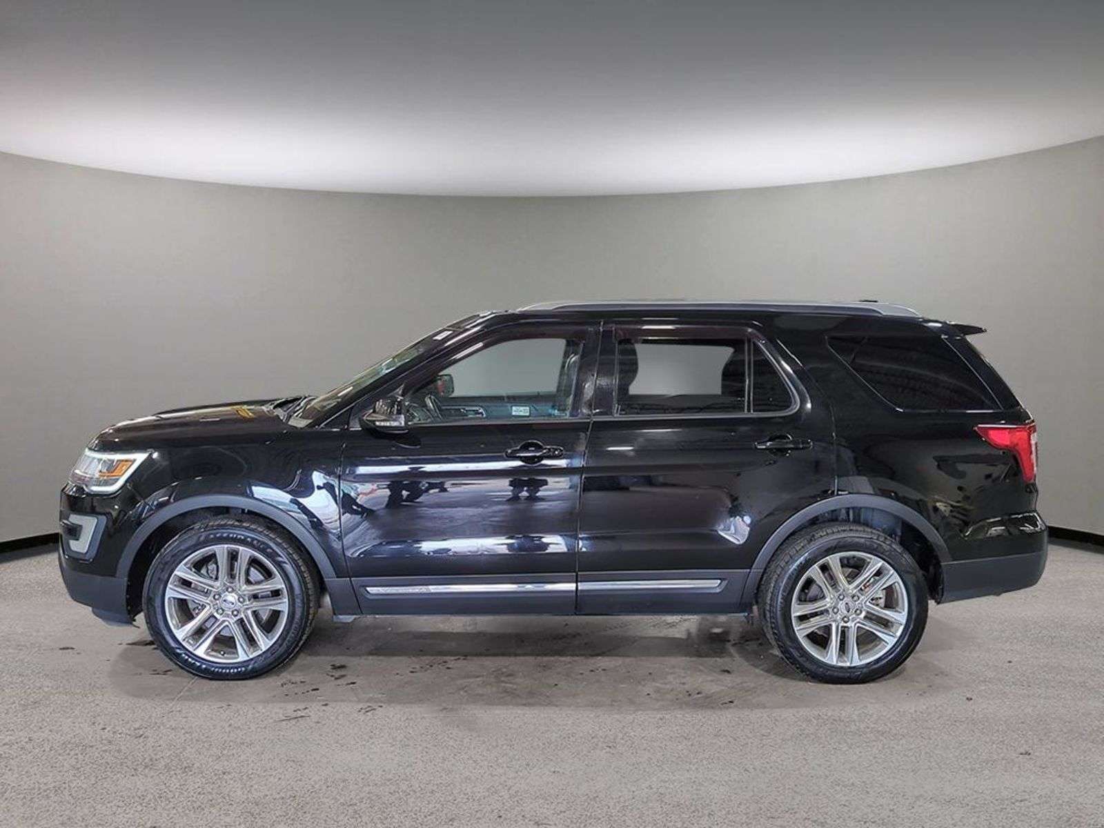 2017 Ford Explorer XLT; LEATHER, AWD, NAV, 3M, HEATED SEATS, SMART KE — снимка 1