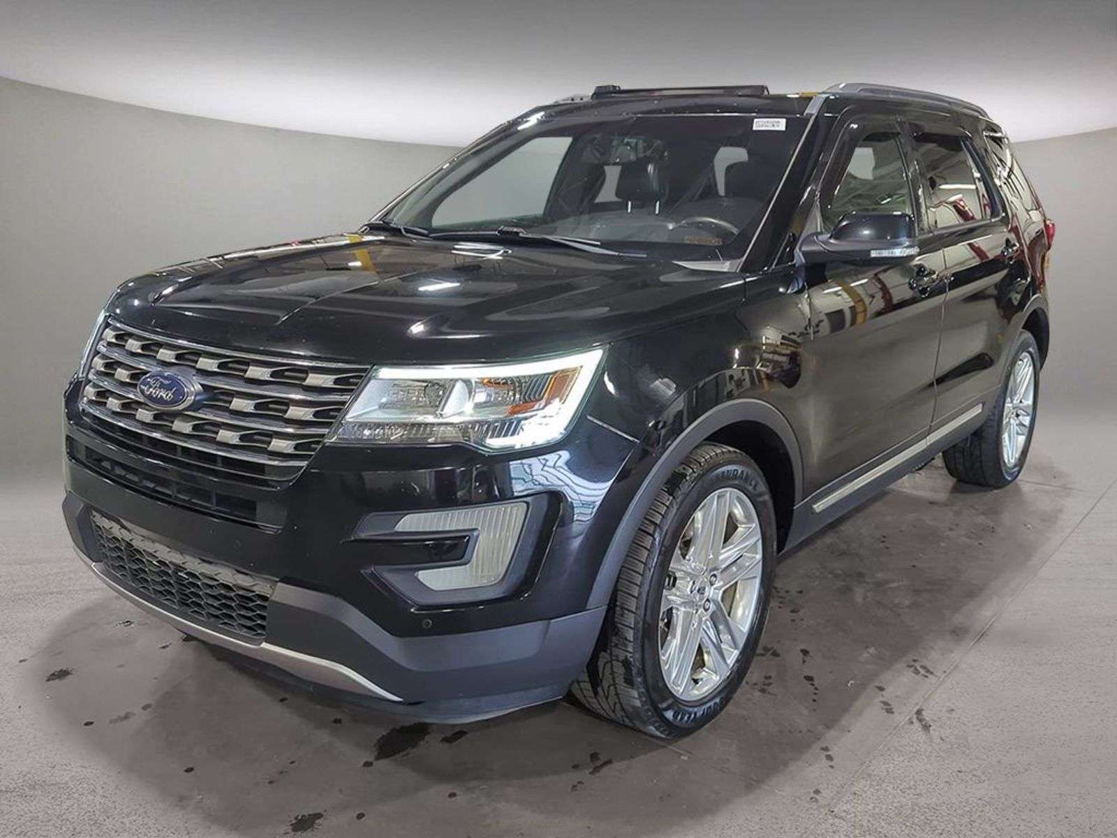 2017 Ford Explorer XLT; LEATHER, AWD, NAV, 3M, HEATED SEATS, SMART KE