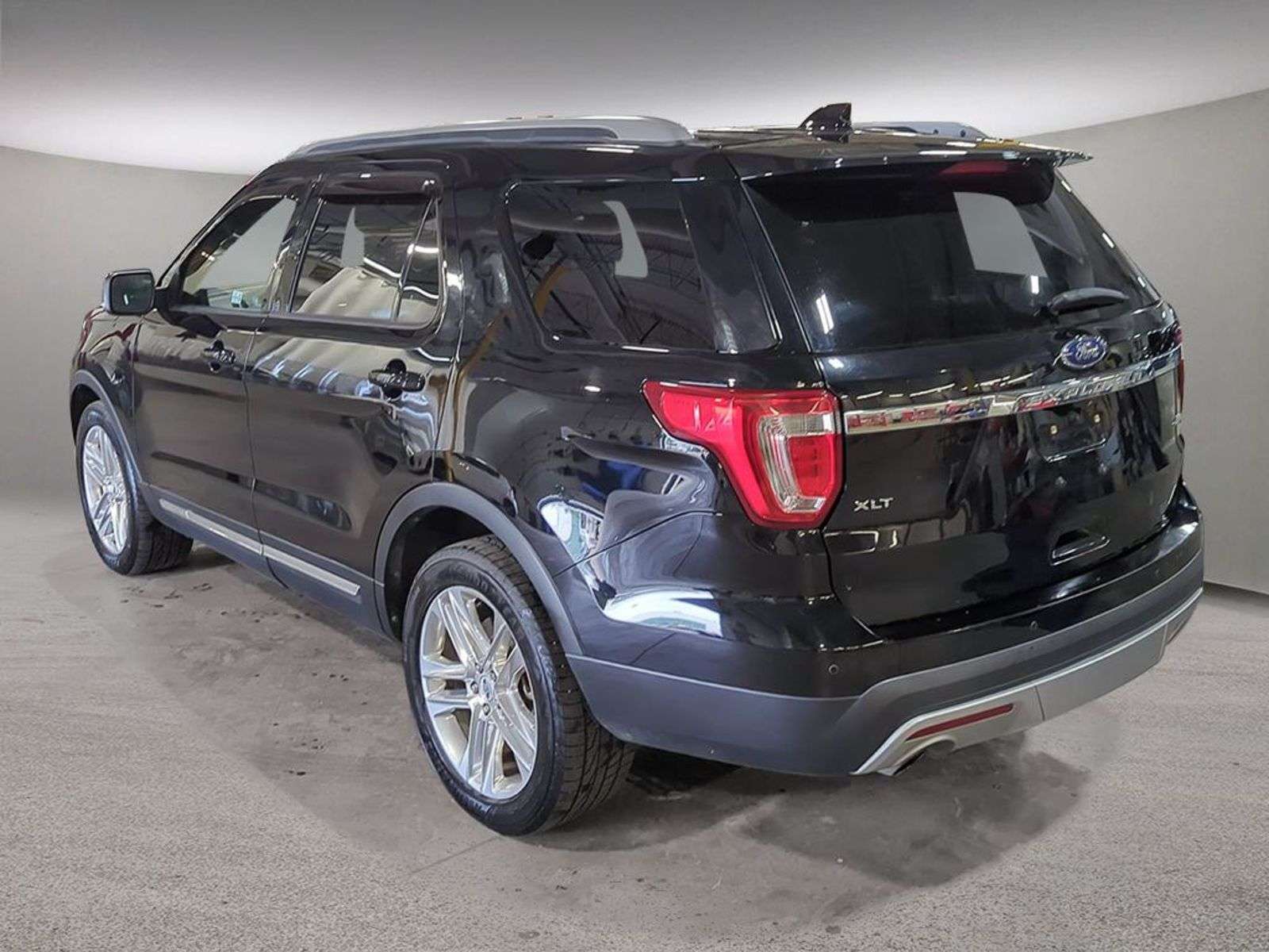 2017 Ford Explorer XLT; LEATHER, AWD, NAV, 3M, HEATED SEATS, SMART KE — снимка 1