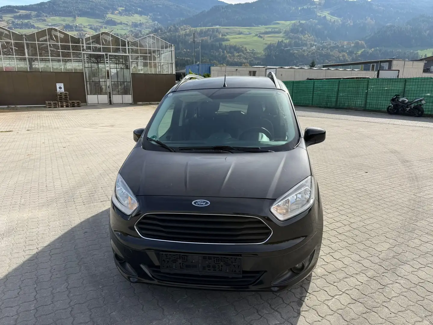 Ford Tourneo Courier Titanium EURO6 - 1