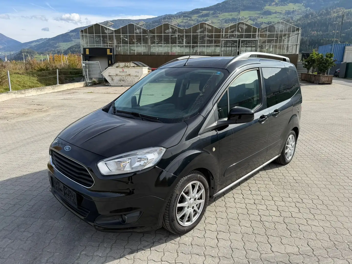 Ford Tourneo Courier Titanium EURO6 - 2