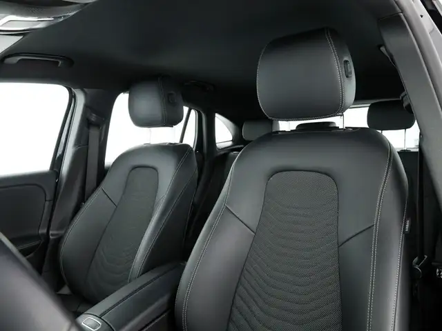Mercedes-Benz GLA view 13