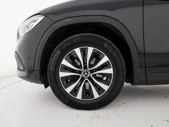 Mercedes-Benz GLA view 7