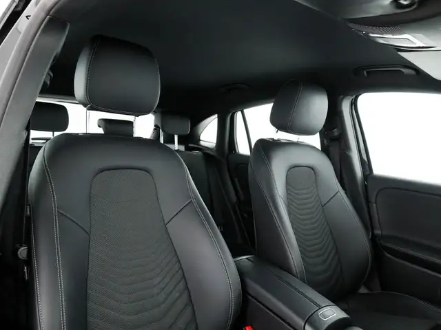Mercedes-Benz GLA view 12