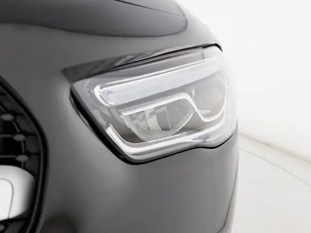 Mercedes-Benz GLA view 8