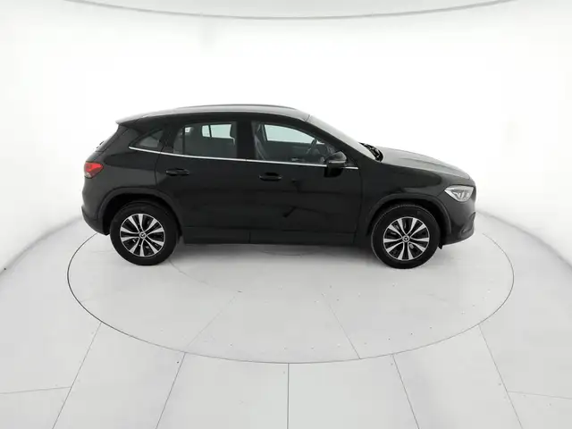 Mercedes-Benz GLA view 5