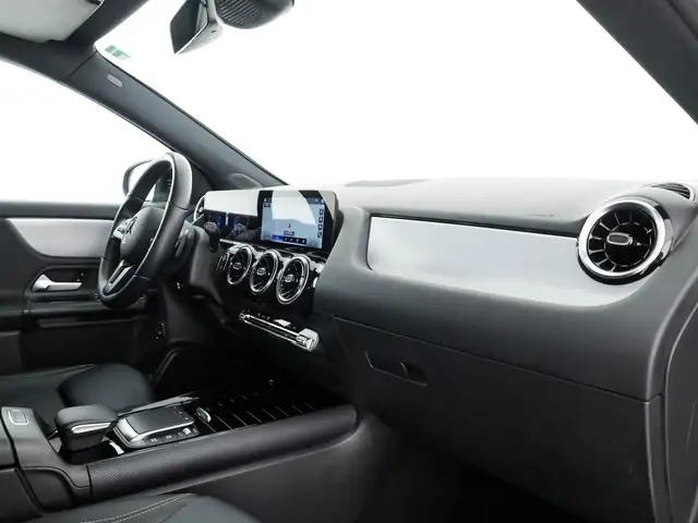 Mercedes-Benz GLA view 10