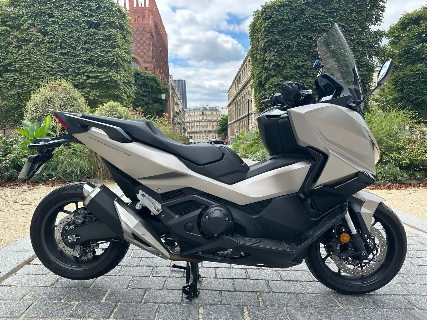 Honda Forza 750 Beige - 1