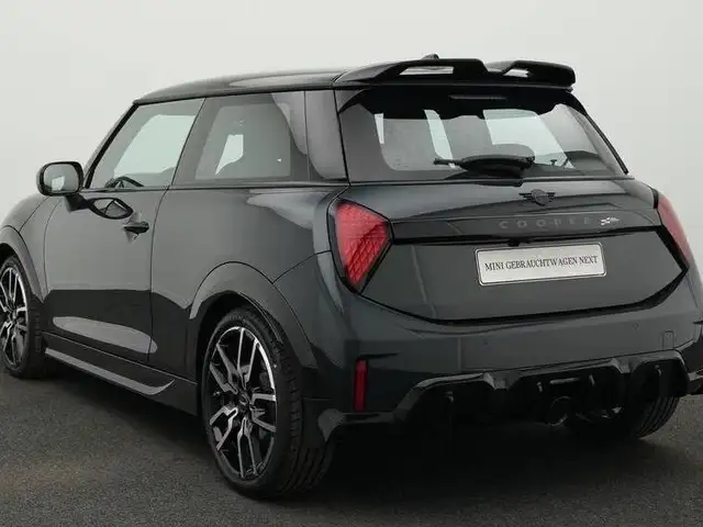 Mini Hatch view 14
