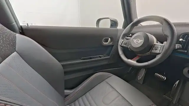 Mini Hatch view 10