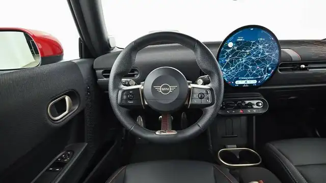 Mini Hatch view 9