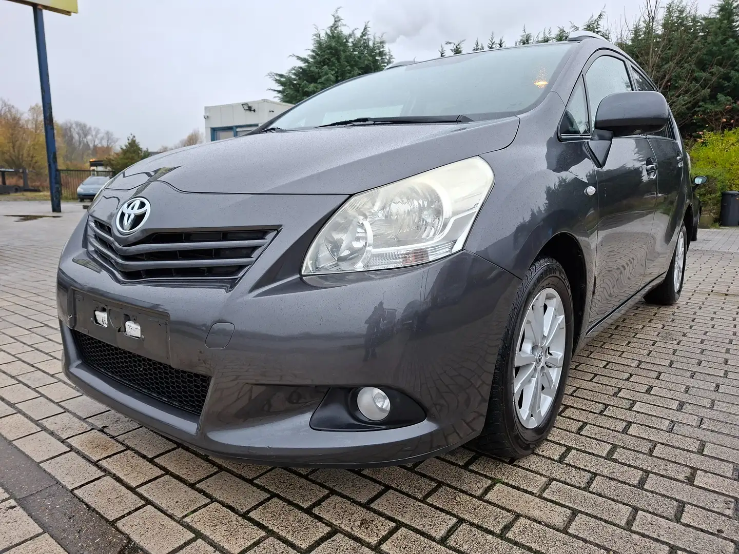 Toyota Corolla Verso Corolla Verso 2.2 D-4D | 7 PL. | Navi |Camera | Gris - 1