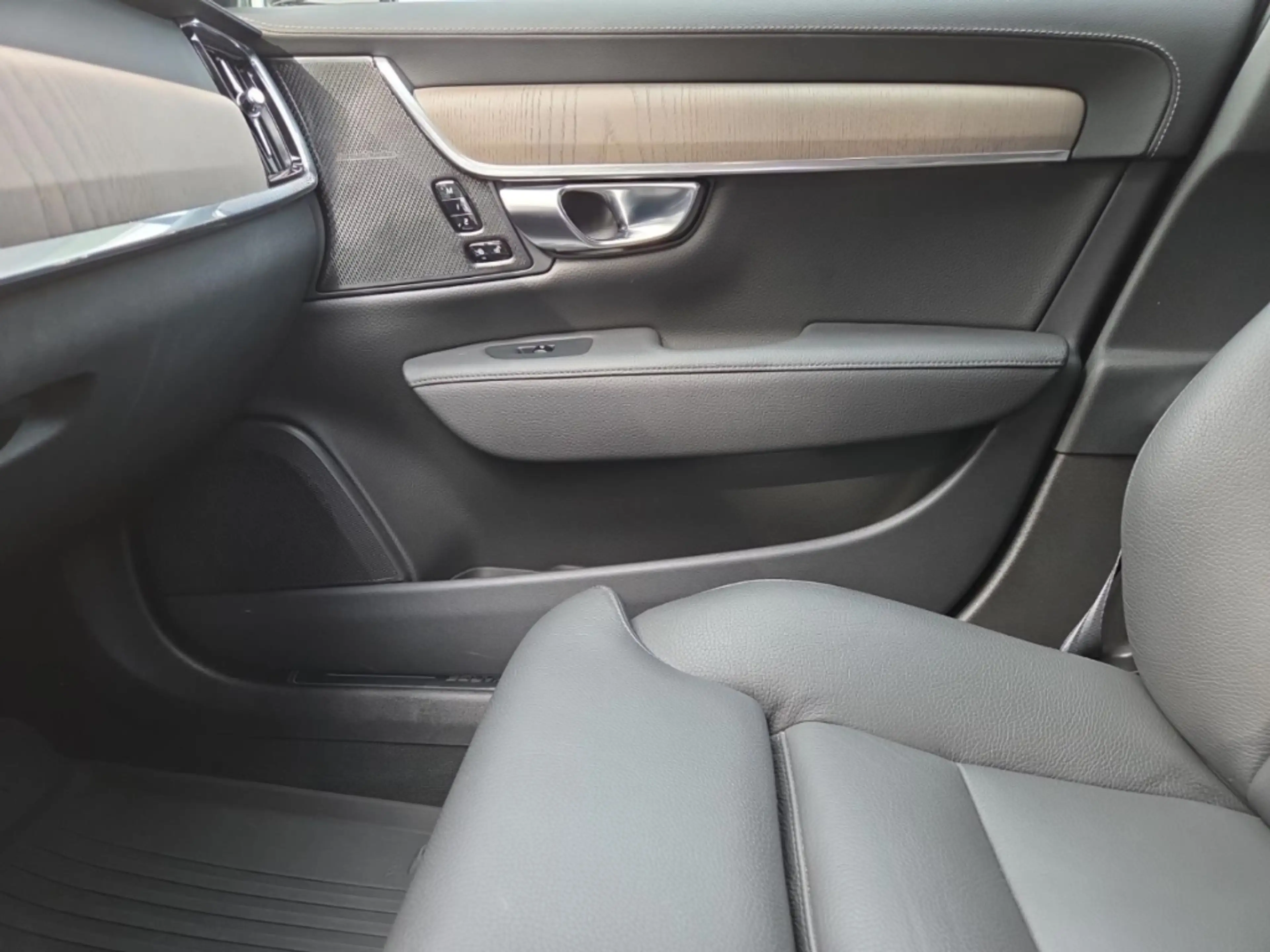 Volvo S90 T8 AWD PHEV Inscription semielektrisch HarmanKardo — photo 14