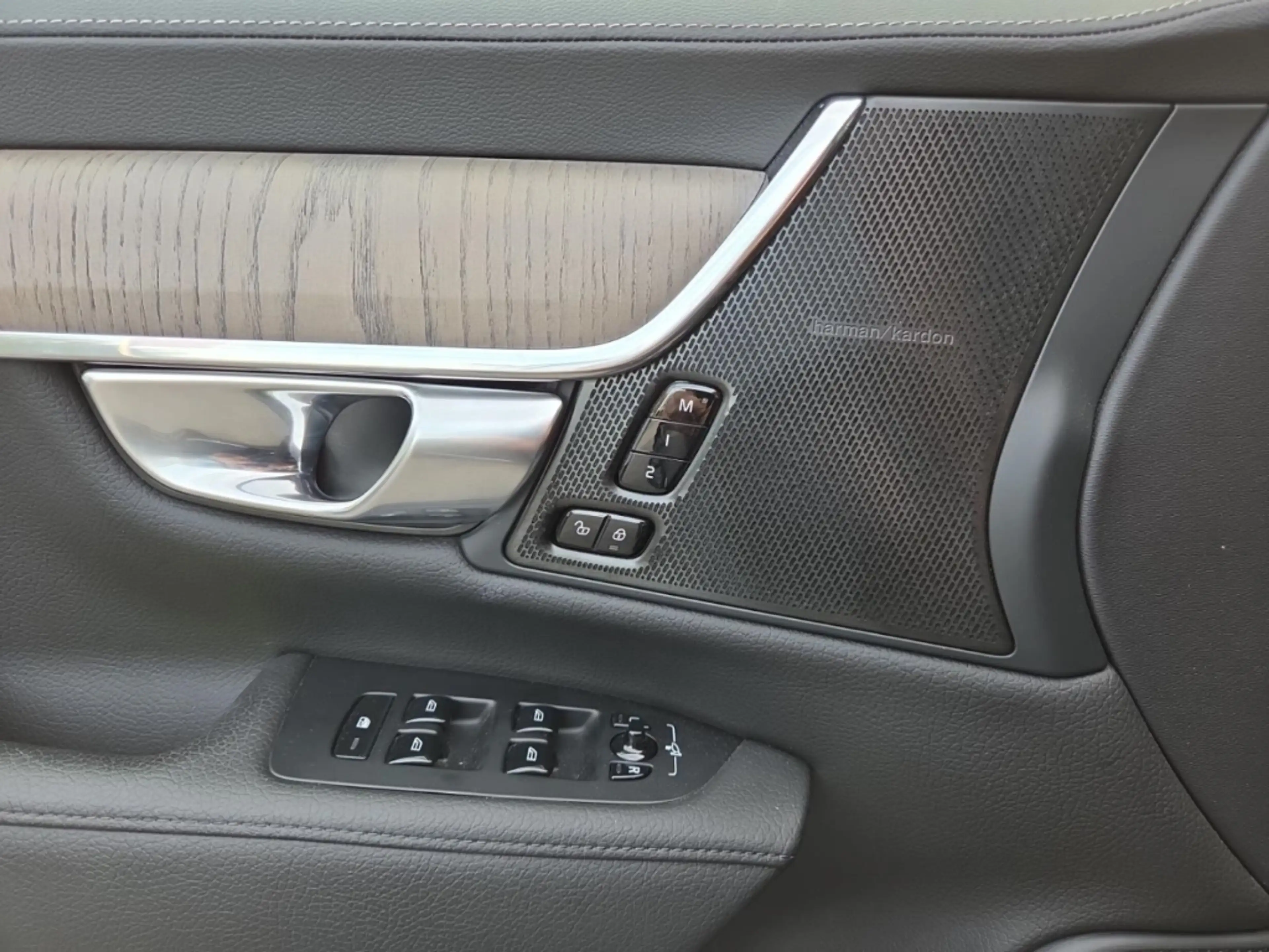 Volvo S90 T8 AWD PHEV Inscription semielektrisch HarmanKardo — photo 13