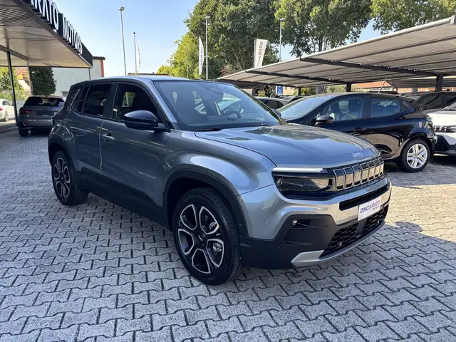 Jeep Avenger view 3