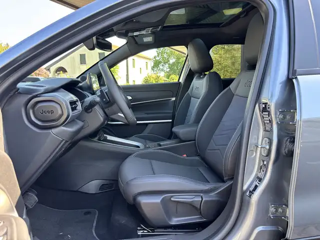 Jeep Avenger view 11