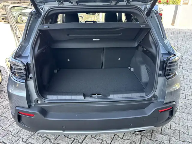 Jeep Avenger view 9